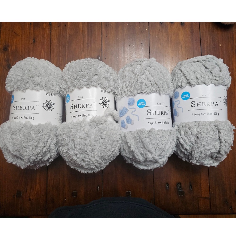 4 Skeins Loops & Threads Sherpa Yarn Light Grey Super Bulky 6 Polyester 372yd